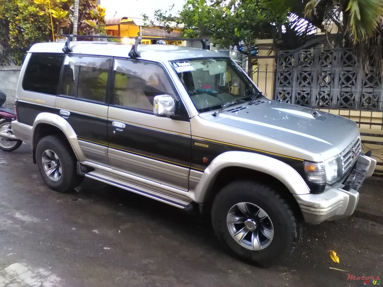 1997' Mitsubishi Pajero photo #1