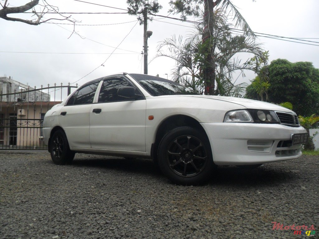 1998' Mitsubishi Lancer photo #1