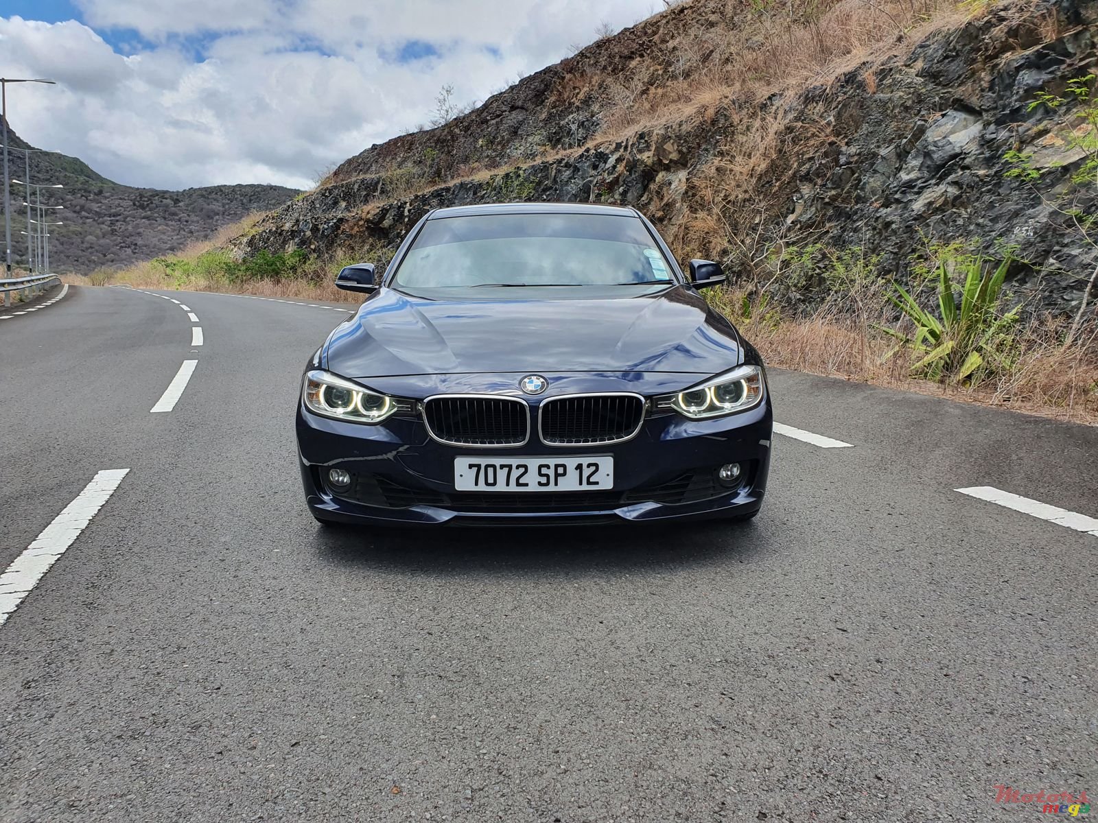 2012' BMW 320 photo #1