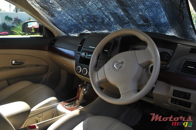 2009' Nissan Bluebird photo #2