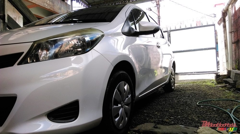 2011' Toyota Vitz photo #1