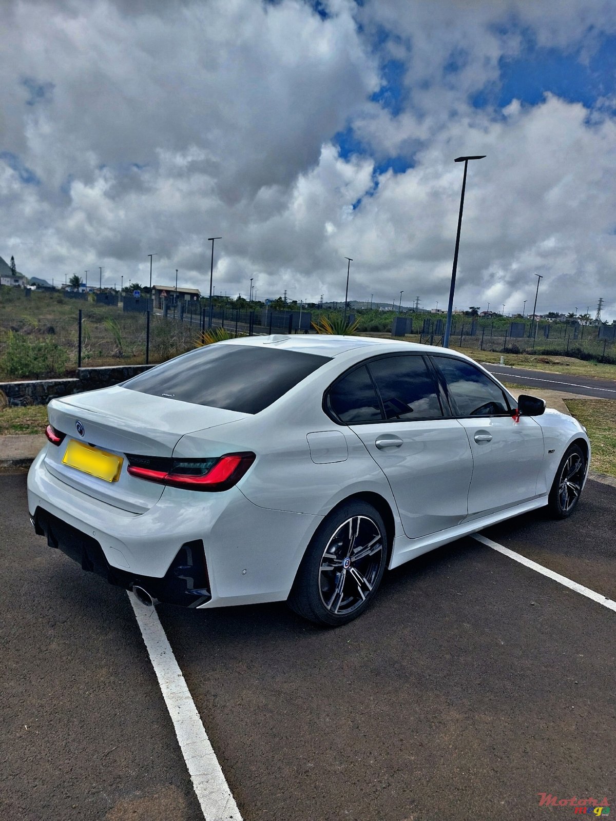 2022' BMW 3 Series Sedan photo #4