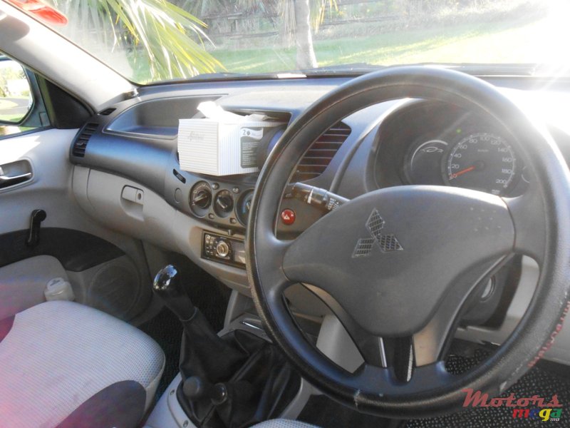 2008' Mitsubishi L 200 with carryboy photo #2