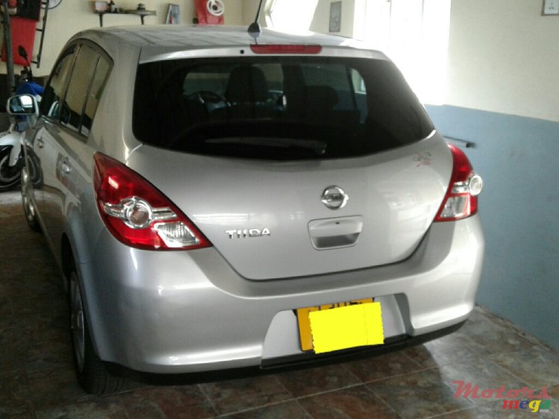 2011' Nissan Tiida Hatchback photo #2