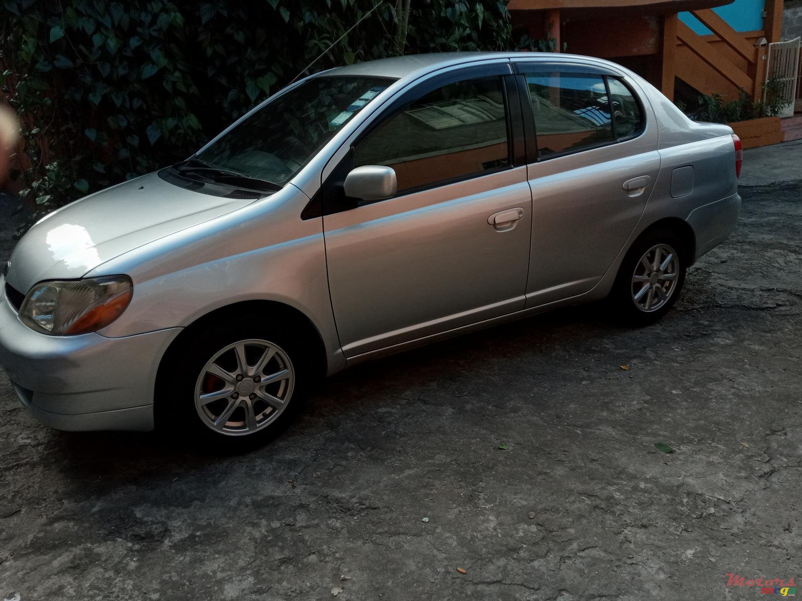 2001' Toyota Corolla Platz photo #1