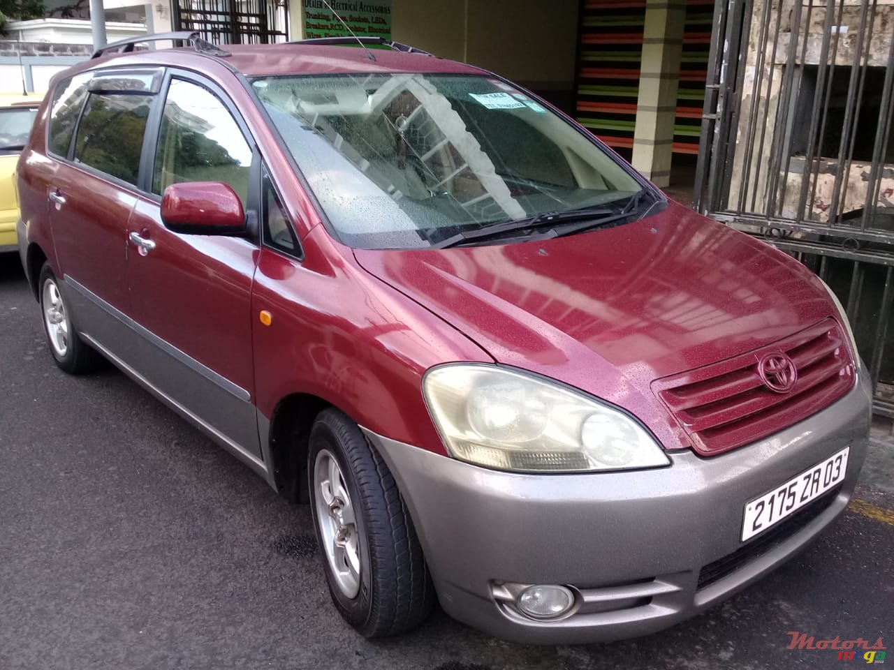 2003' Toyota Picnic photo #1