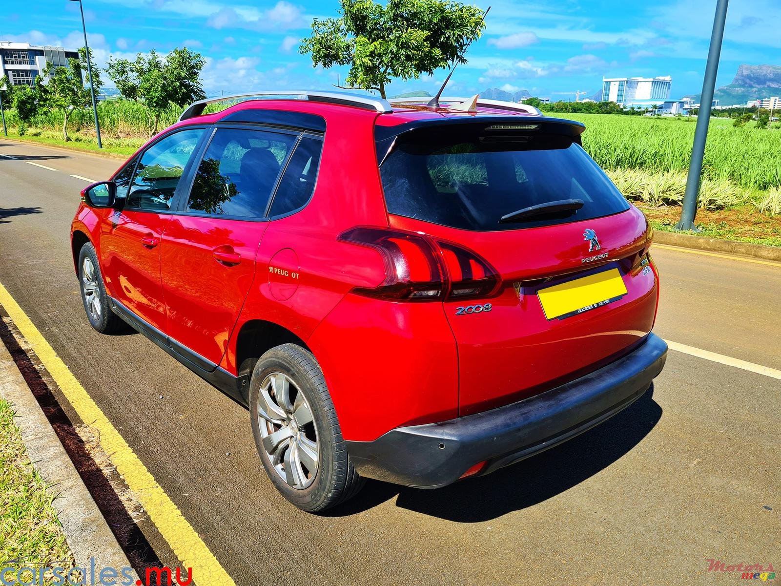 2018' Peugeot 2008 1.2 Hatchback photo #3