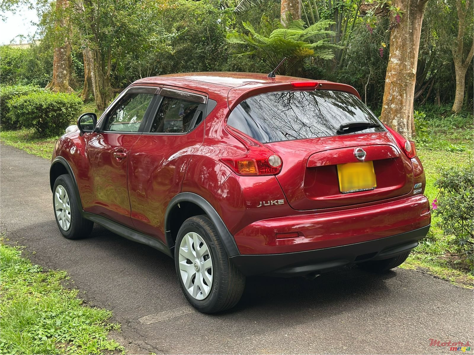 2012' Nissan Juke photo #3