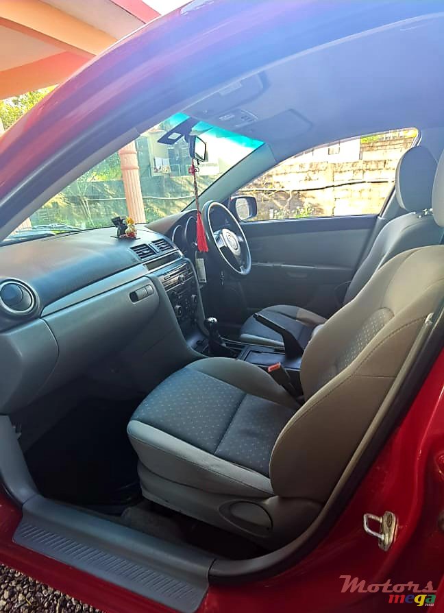 2004' Mazda Axela photo #2