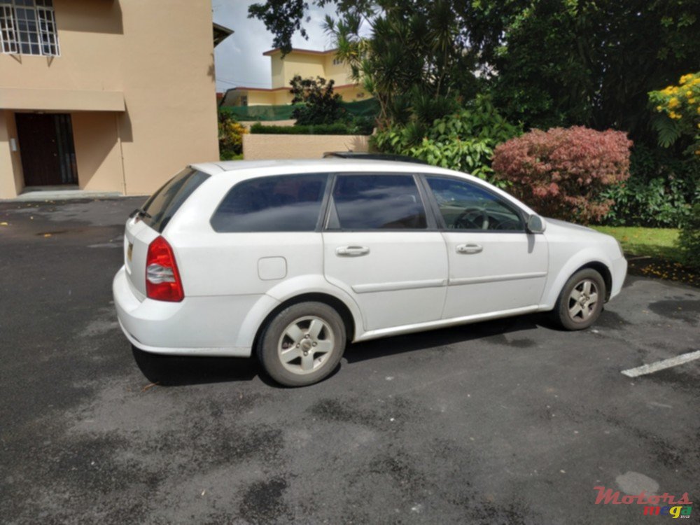 2006' Chevrolet Optra photo #2