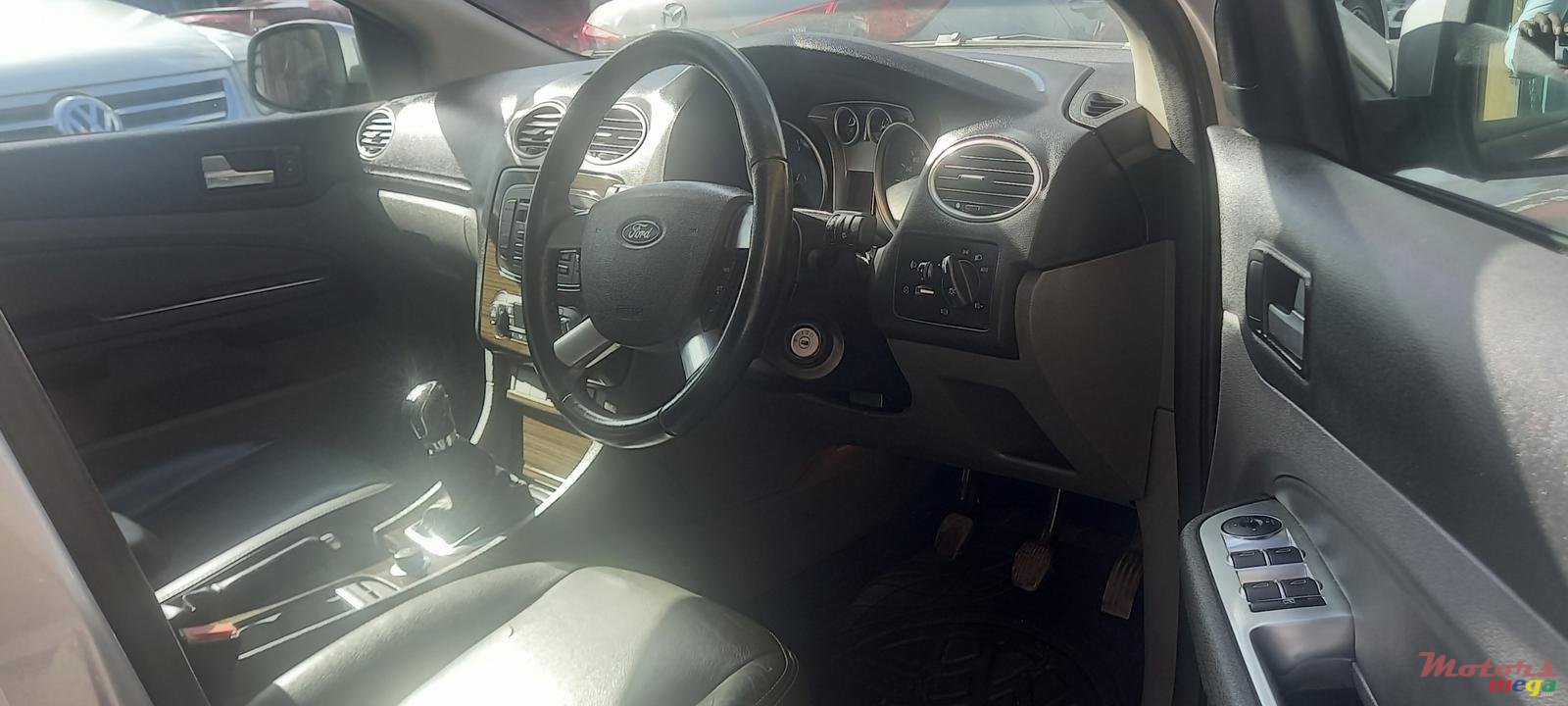 2011' Ford Focus photo #5