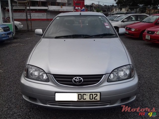 2002' Toyota Avensis photo #1