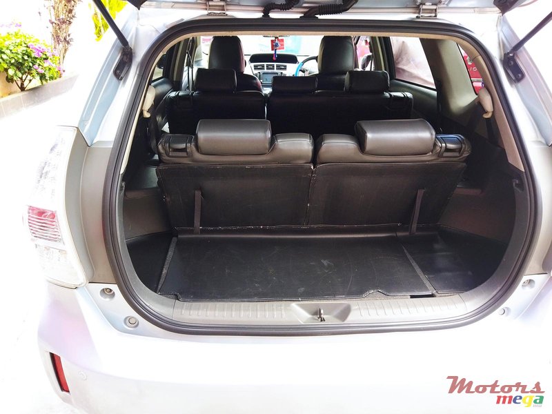 2014' Toyota Prius Hybride 7 seater photo #5