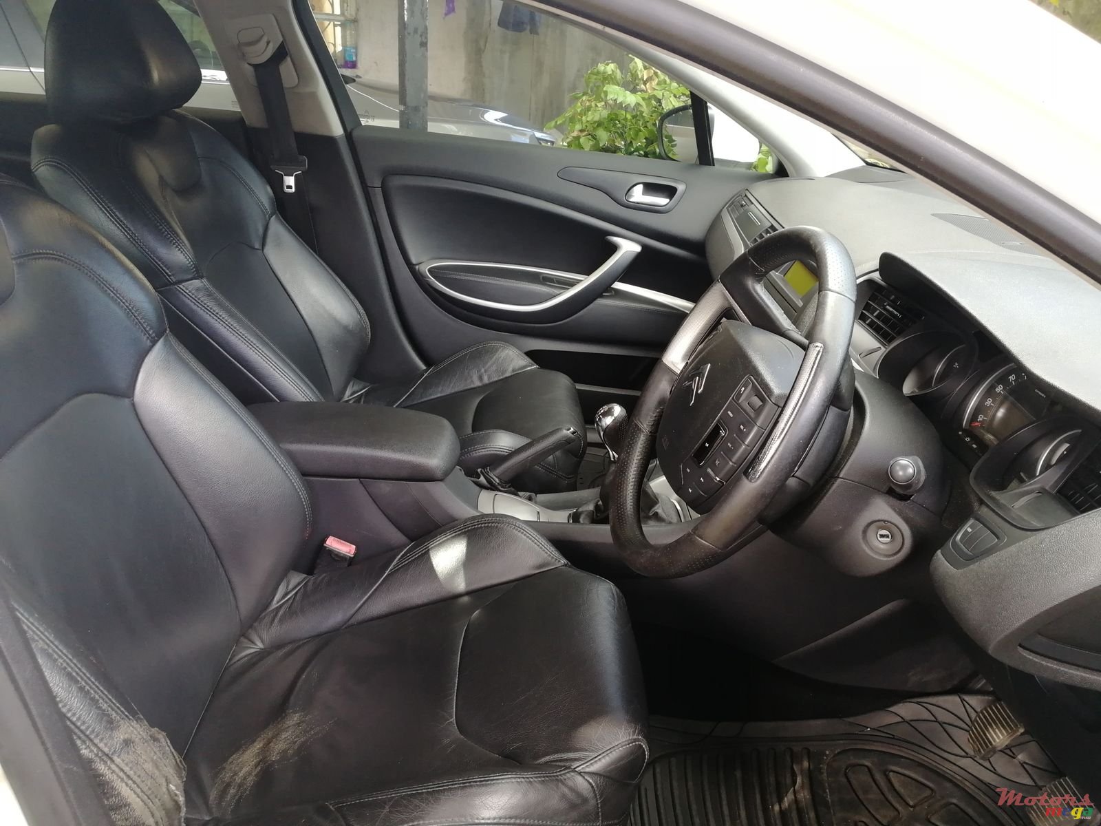 2010' Citroen C5 photo #5