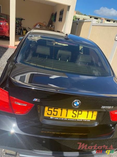 2011' BMW 3 Series photo #3