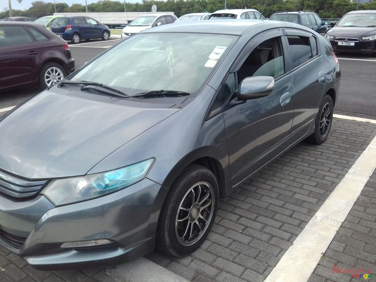 2010' Honda Insight photo #1