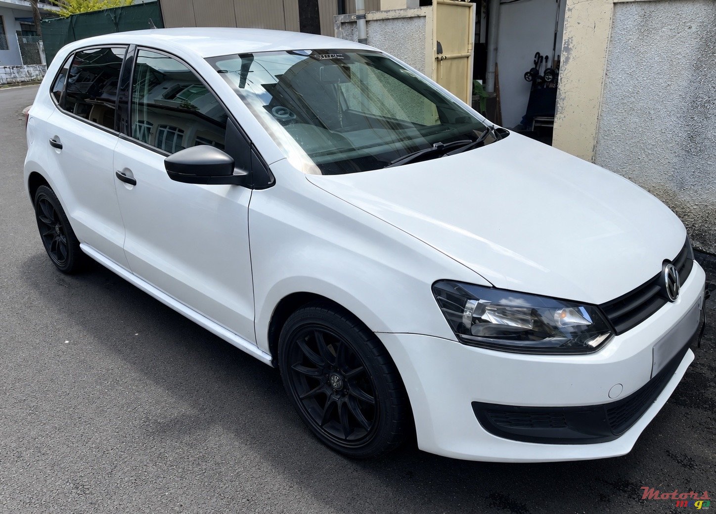 2012' Volkswagen Polo photo #1