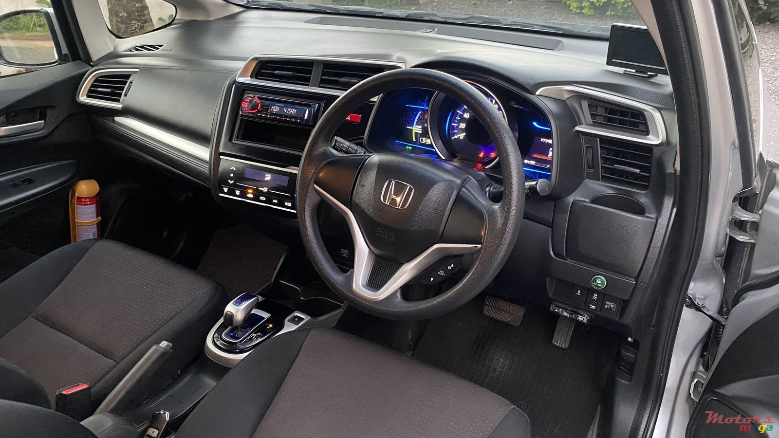 2014' Honda Fit Hybrid photo #5