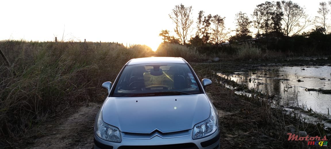 2009' Citroen C4 photo #5