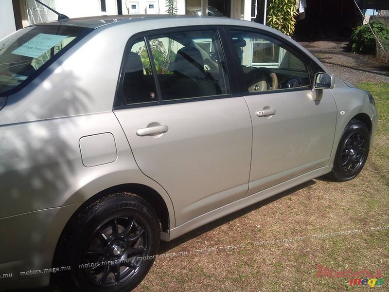 2005' Nissan photo #3