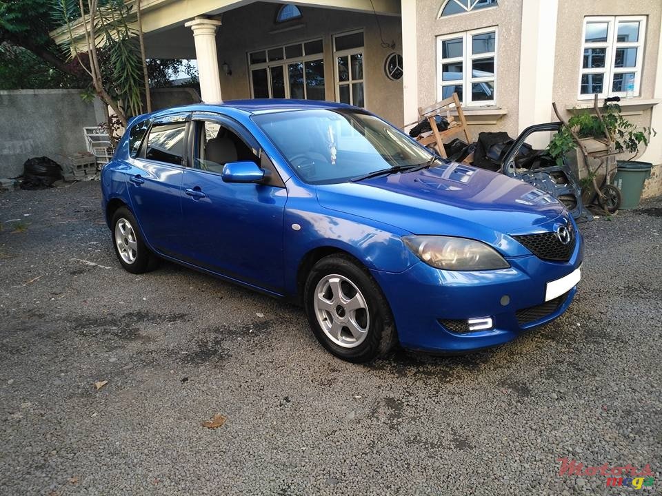 2005' Mazda Axela photo #2