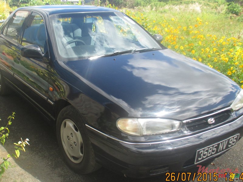 1995' Hyundai Elantra photo #1
