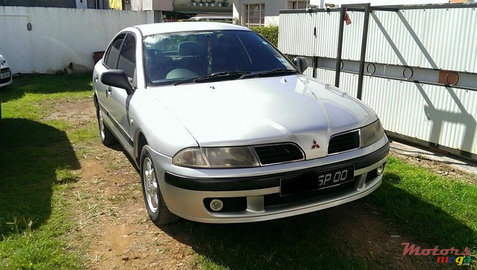 2000' Mitsubishi Carisma photo #1