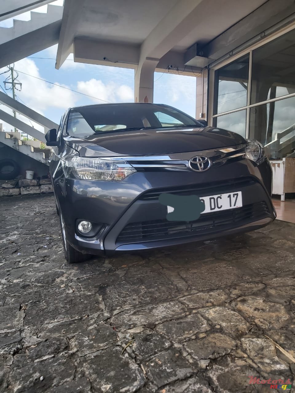 2017' Toyota Yaris G photo #1