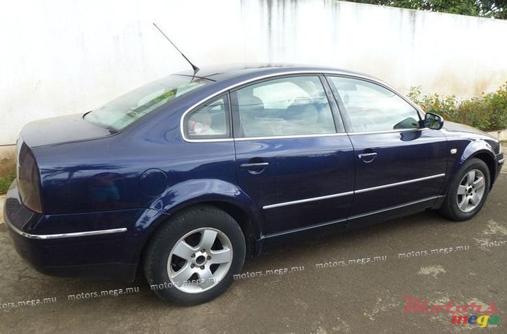 2002' Volkswagen Passat 1596cc essence photo #1