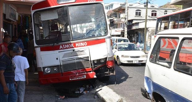 Accident: Des Habitants S’en Prennent A Un Chauffeur D'autobus A Plaine-Verte
