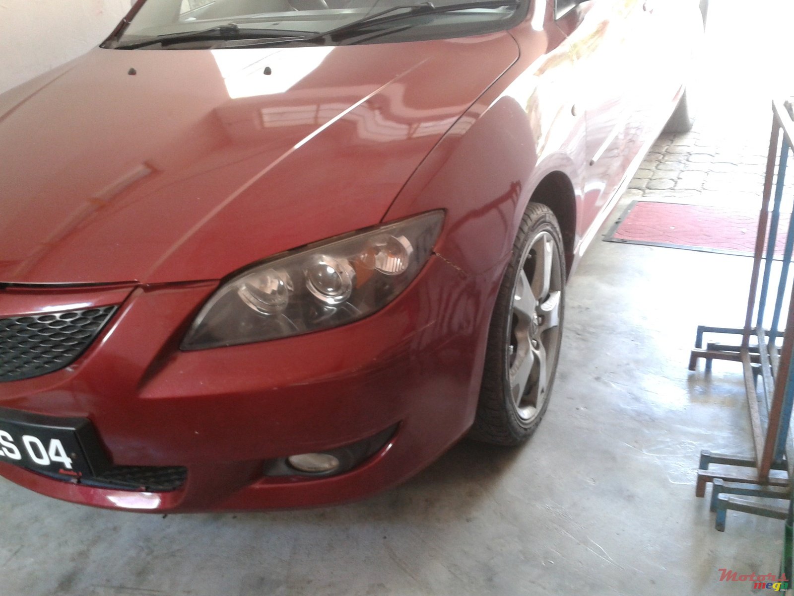 2004' Mazda 3 saloon photo #1