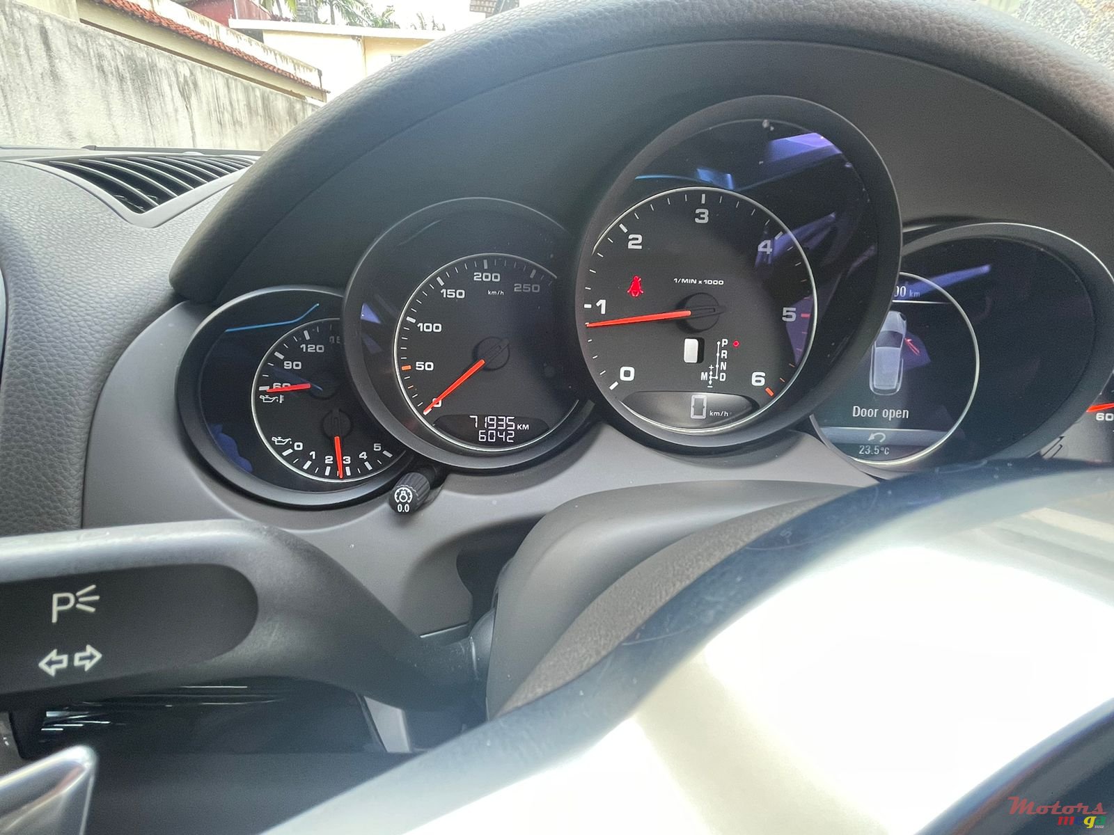 2016' Porsche Cayenne photo #3