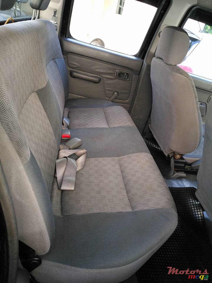 2007' Nissan Navara photo #5