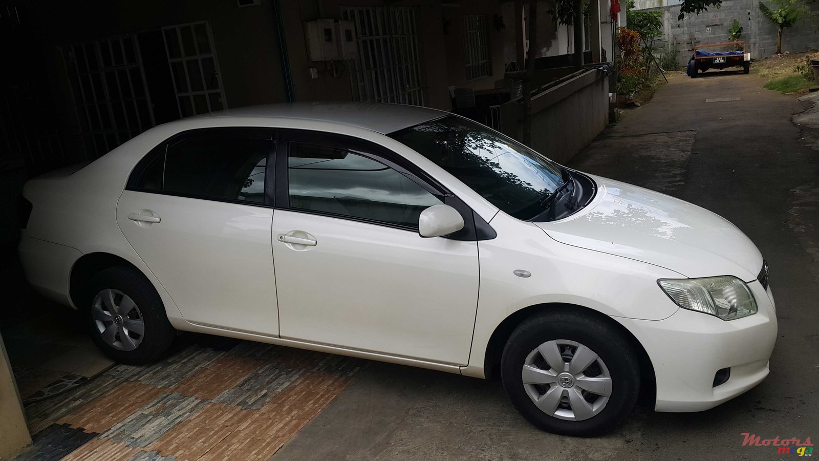 2009' Toyota Axio photo #2