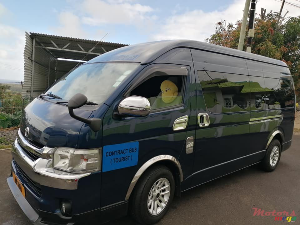 2016' Toyota HiAce photo #1