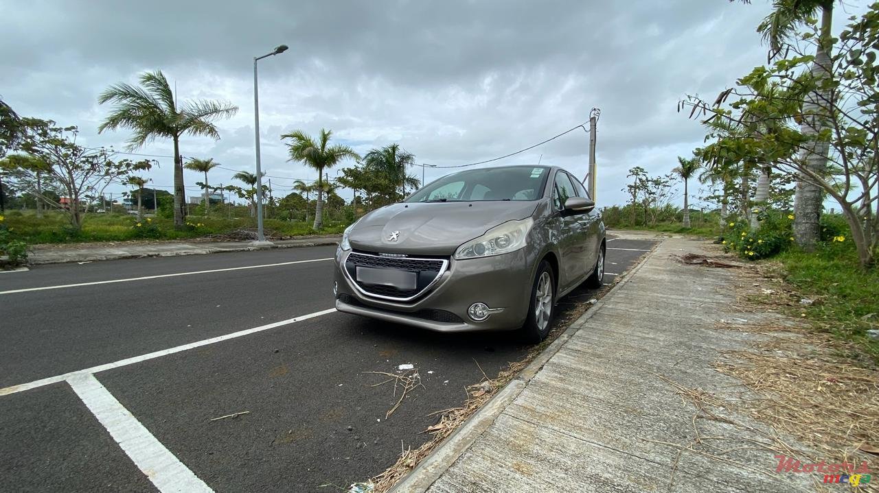 2015' Peugeot 208 photo #5