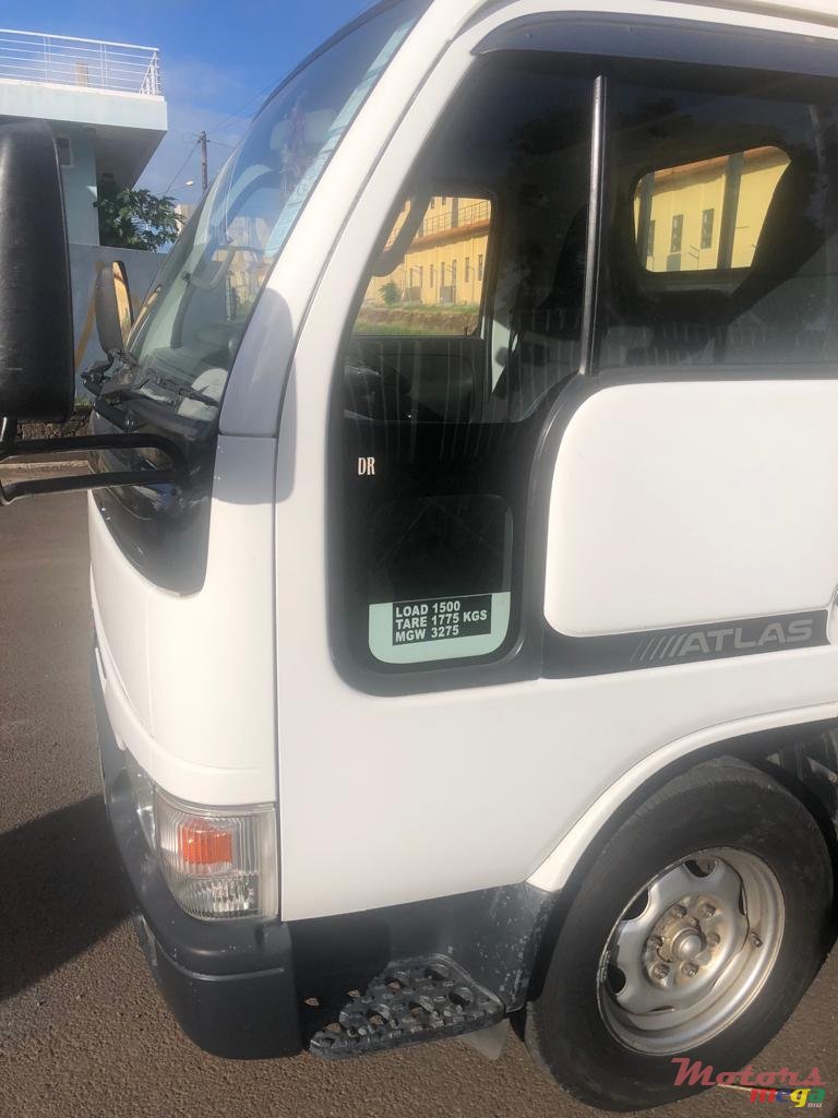 2001' Nissan Atlas photo #2