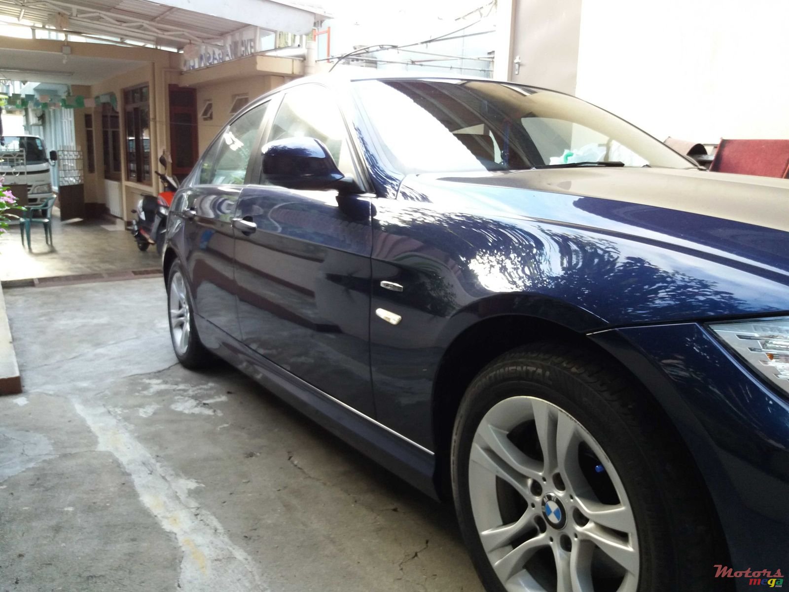 2011' BMW 316 E90 Face Lift photo #2