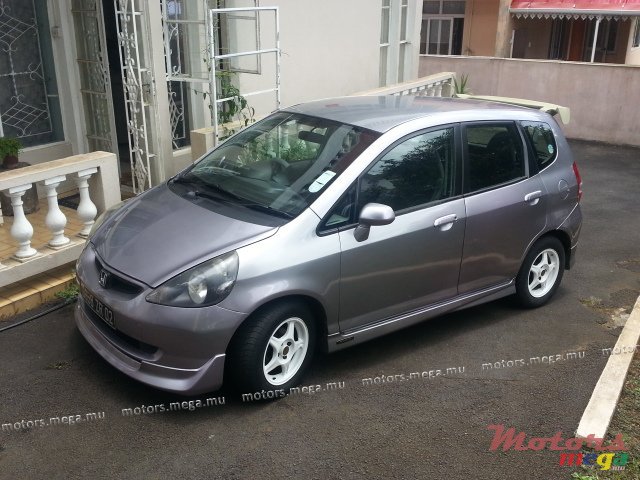 2002' Honda Fit photo #1