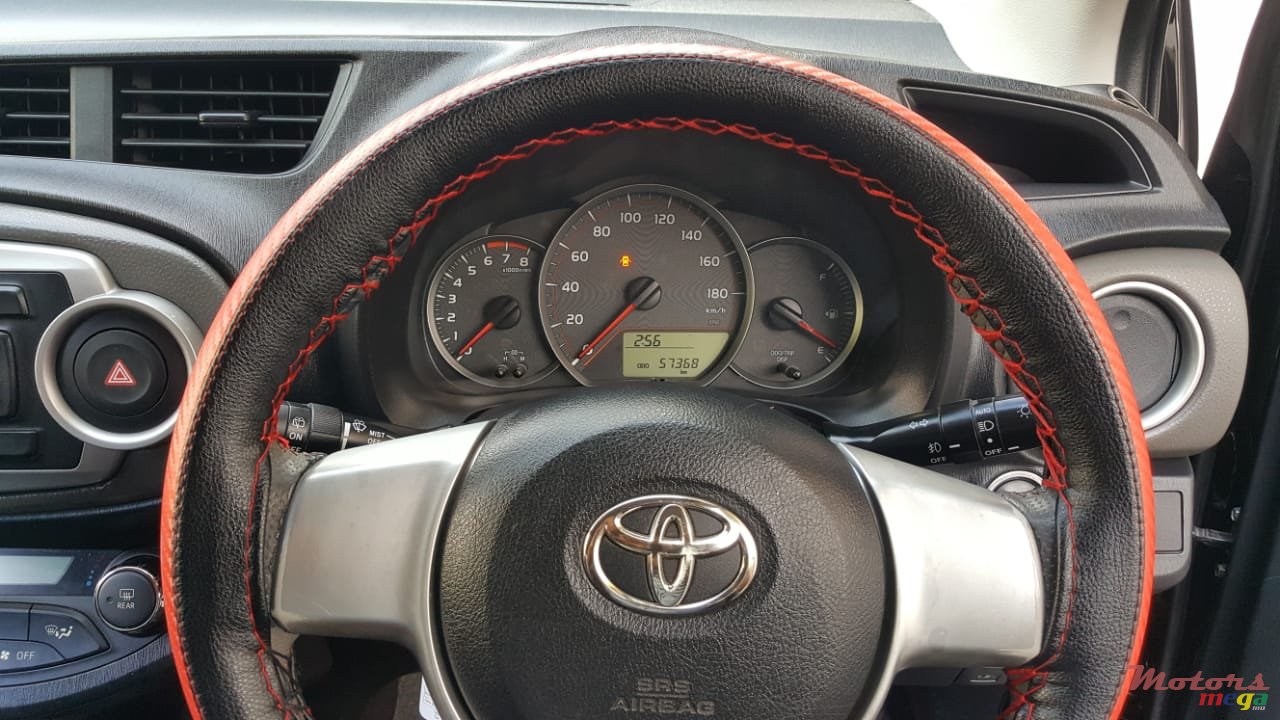 2011' Toyota Vitz RS photo #4