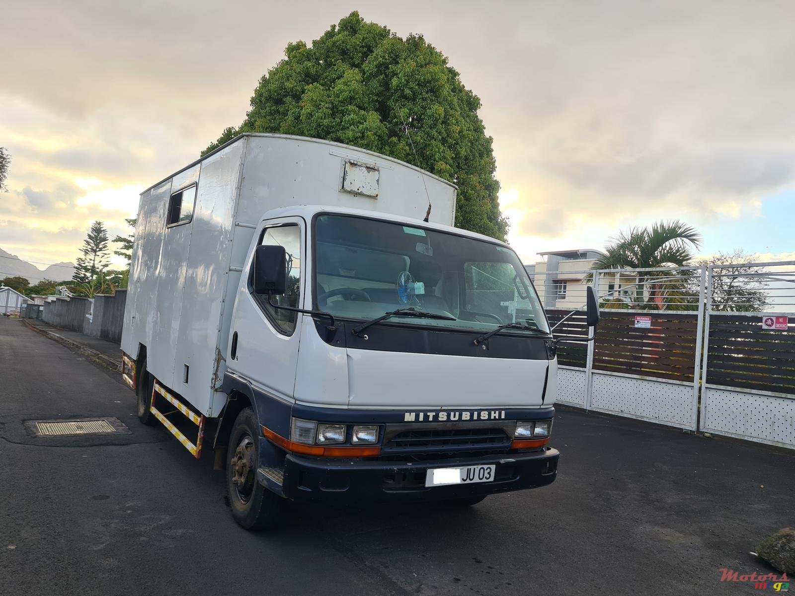 2003' Mitsubishi Canter 4 ton photo #1