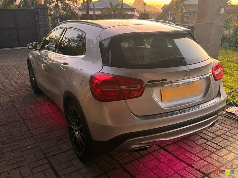 2015' Mercedes-Benz GLA 200 photo #3