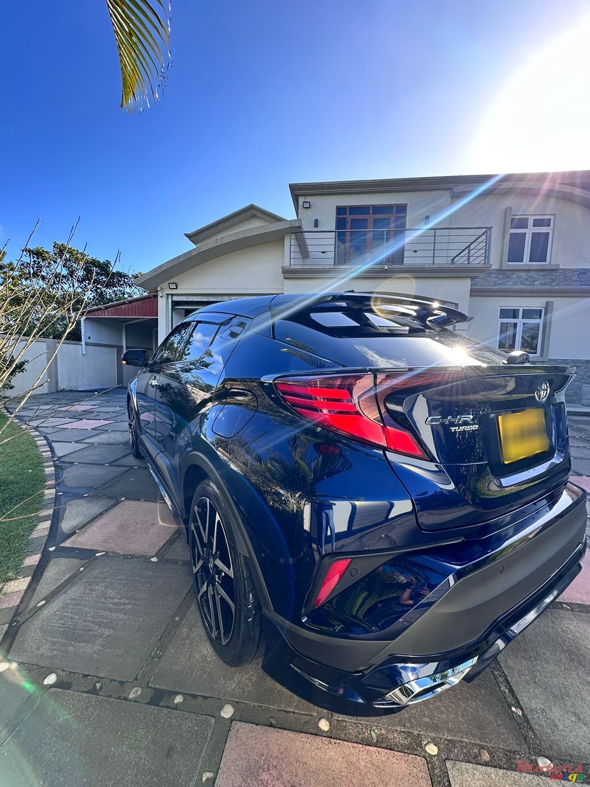 2021' Toyota C-HR photo #2