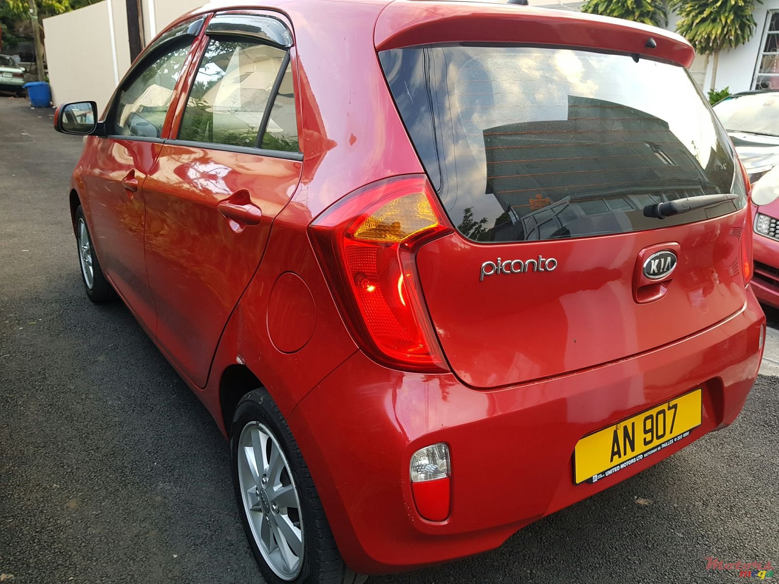 2011' Kia Picanto photo #3