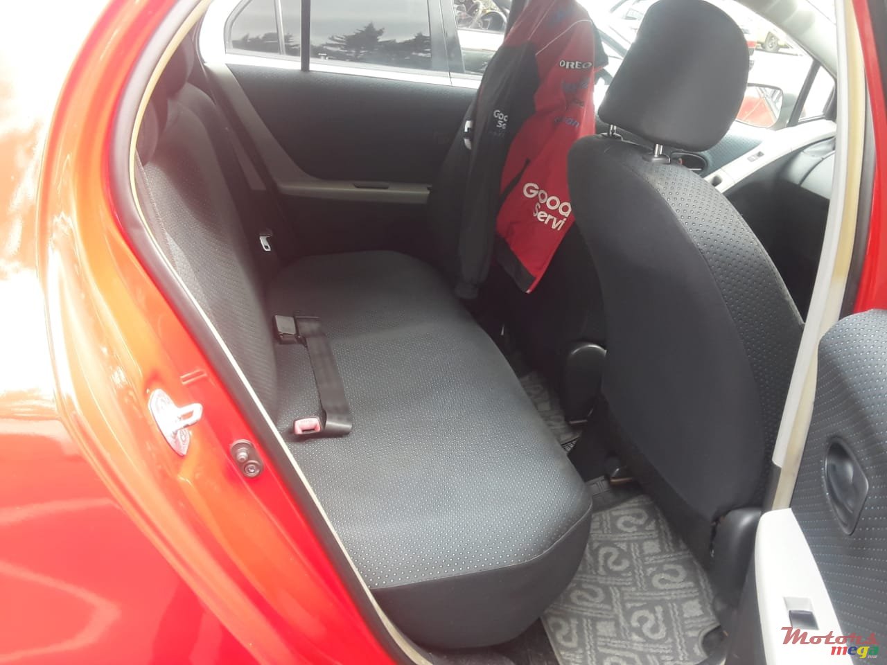 2007' Toyota Vitz photo #7