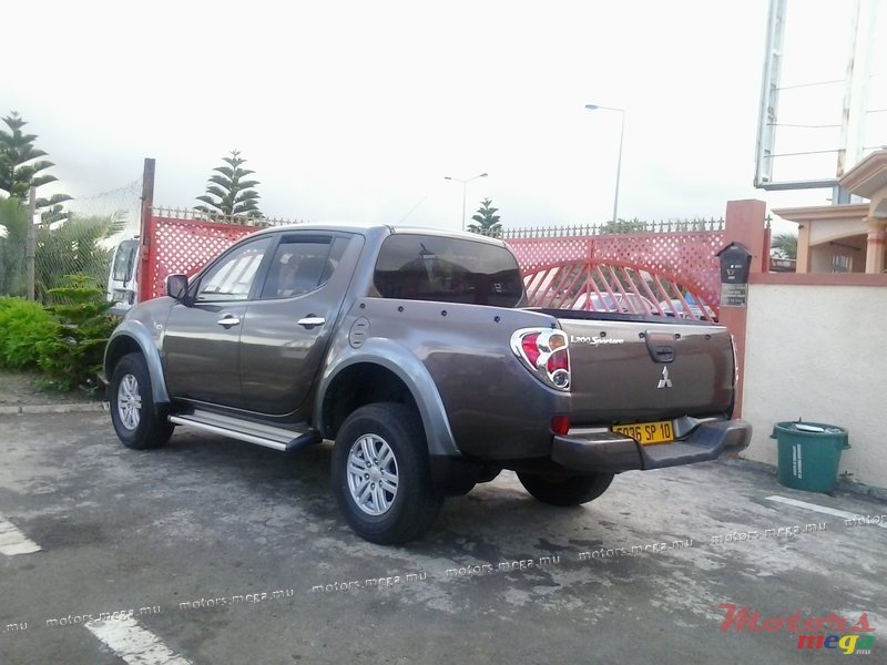 2010' Mitsubishi 4*4 photo #1