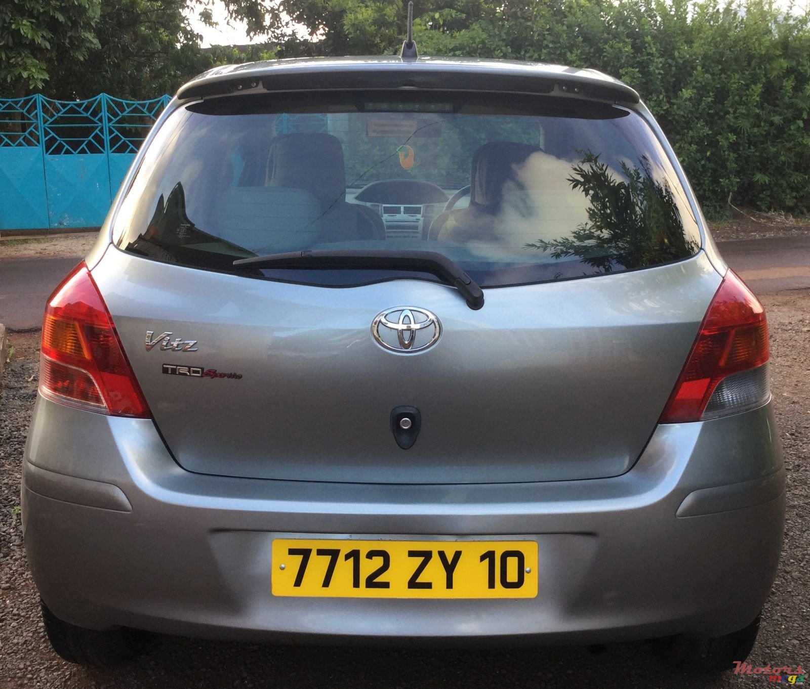 2010' Toyota Vitz photo #4