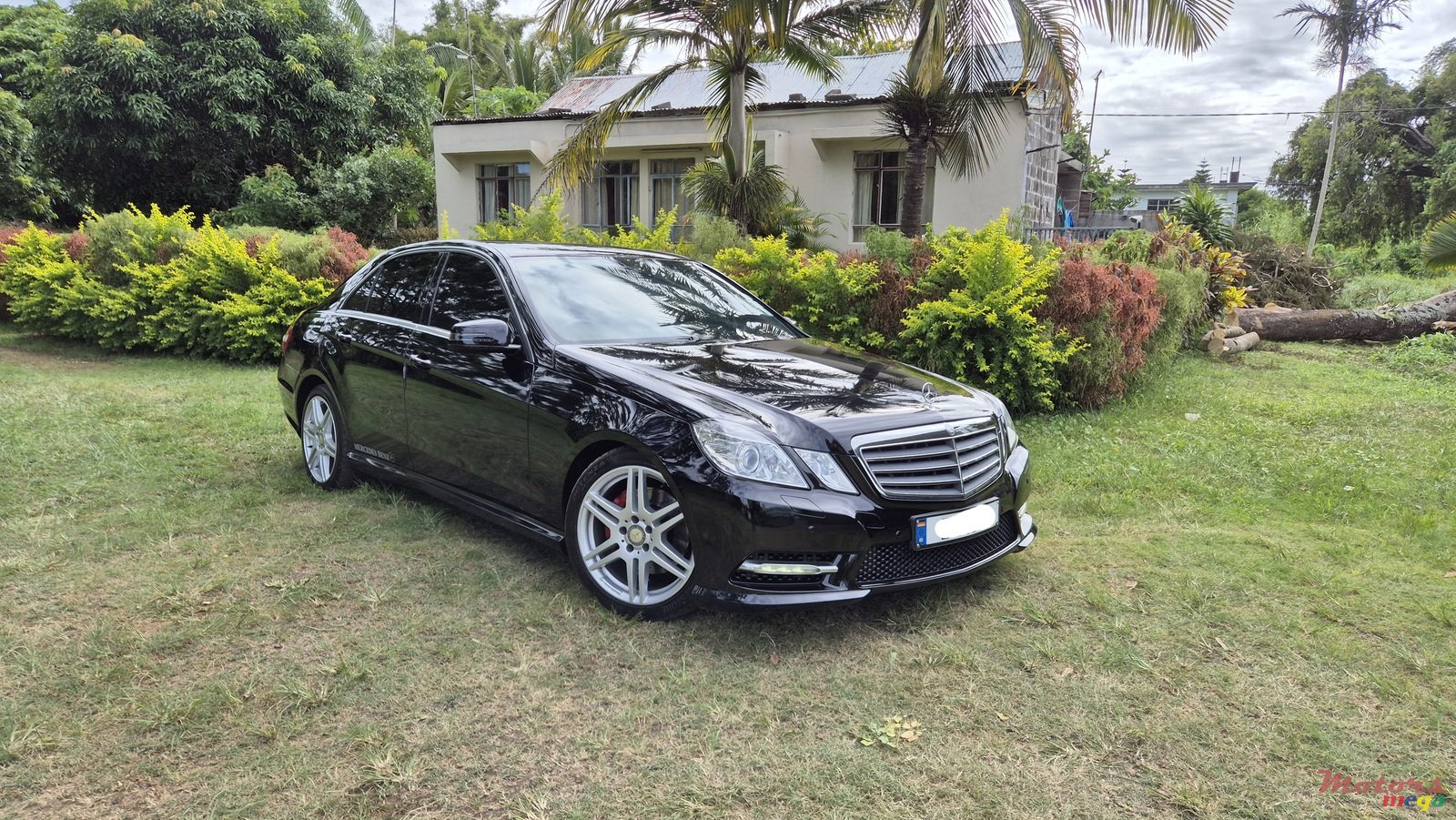 2013' Mercedes-Benz E 250 AMG photo #1