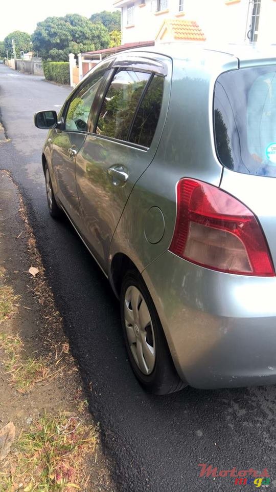 2006' Toyota Vitz photo #7