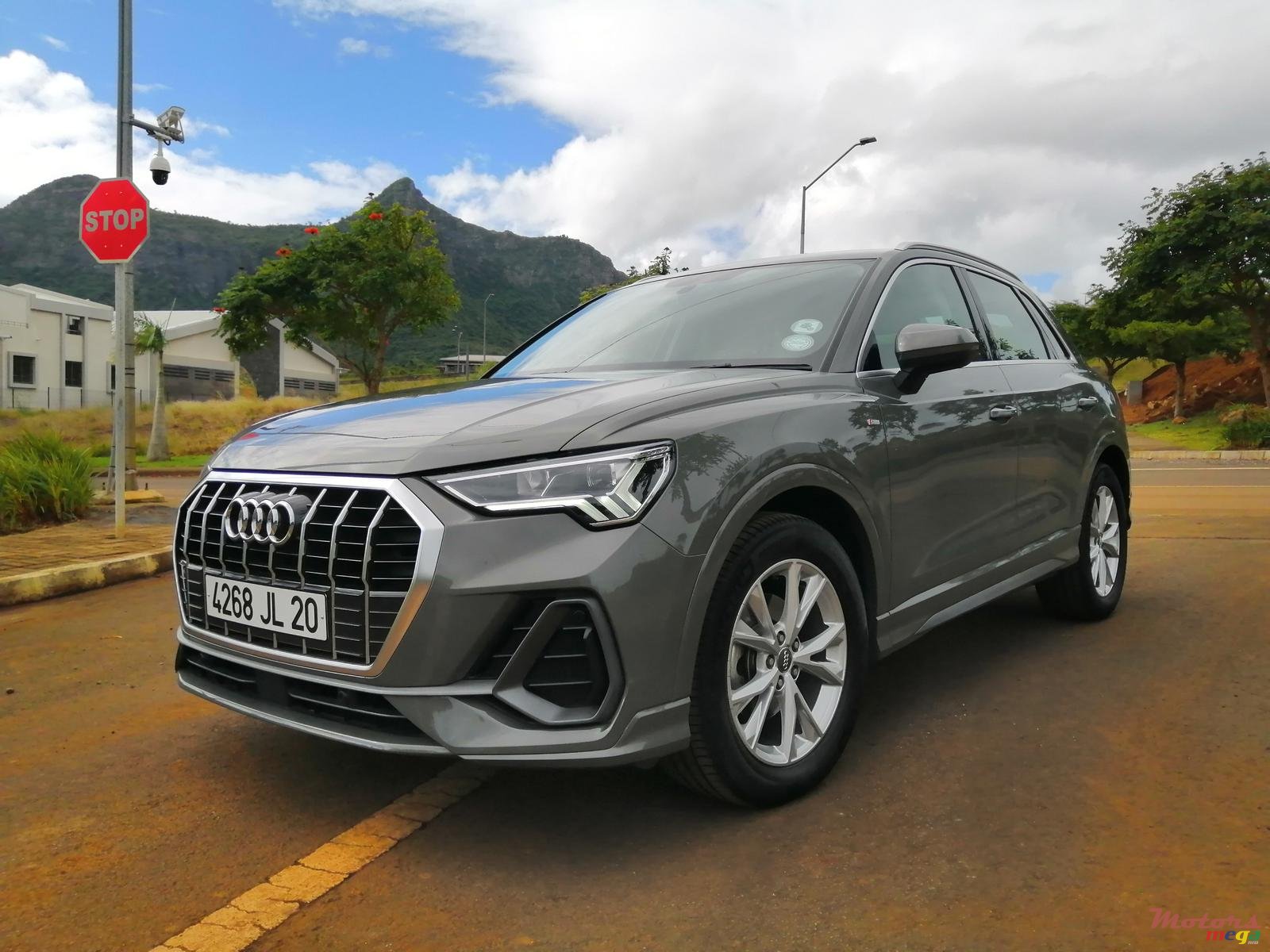 2020' Audi Q3 photo #2